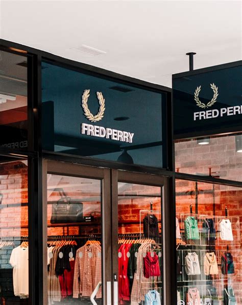 FRED PERRY Cheshire Oaks Outlet .